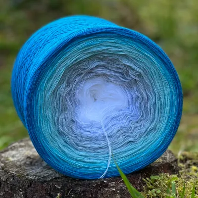 Woolpedia Colors Lagunenlicht gradient yarncake (modal)