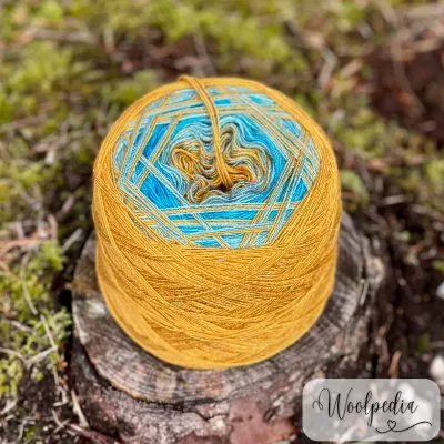 Woolpedia Colors Saga gradient yarncake (modal)