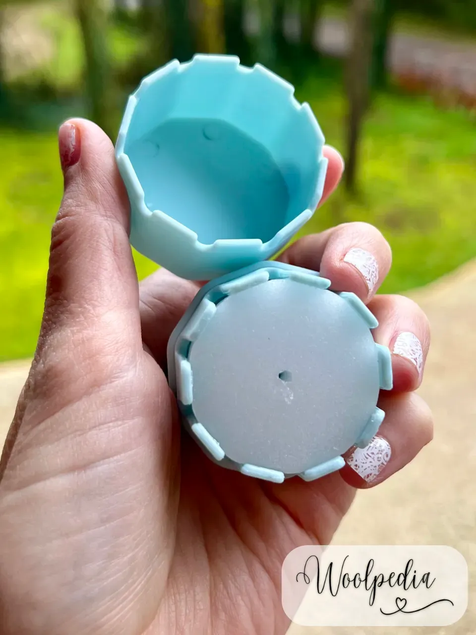 Beeswax Container for Thread / Thread Conditioner