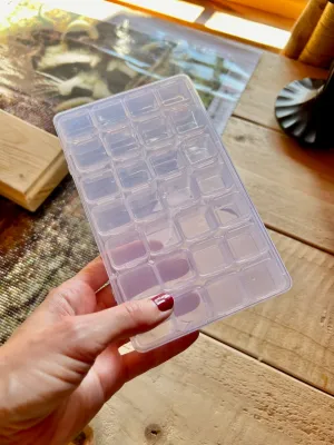 28-grid storage box for small items / craft organizer