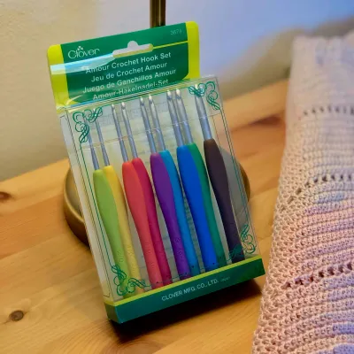 Clover Amour - luxury crochet hooks kit 2-6mm