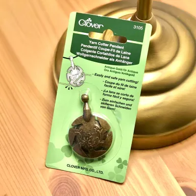 Clover yarn cutter pendant (Bronze)