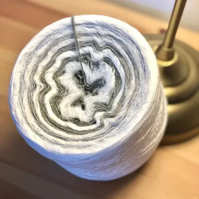 Woolpedia Milano Eisbär 4ply fluffy yarncake (modal)