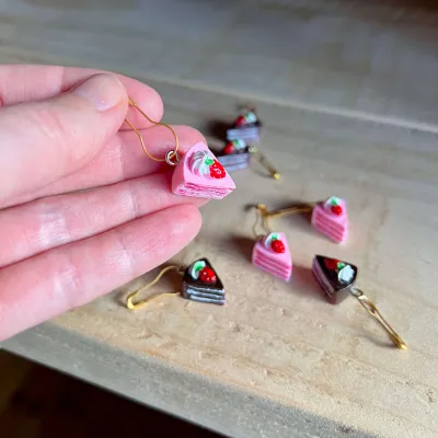 1x Cake stitch marker / progress keeper