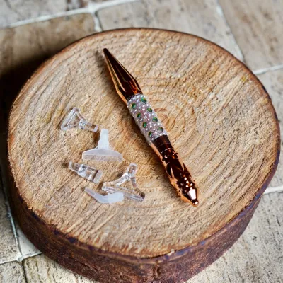Sparkling gold-colored Diamond Painting pen with 6 replaceable tips