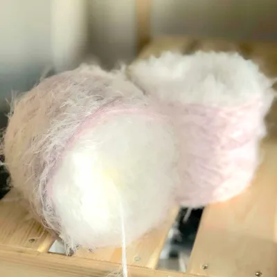Woolpedia Milano Max Schneehase - fluffy gradient yarncake