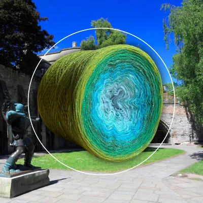 Woolpedia Colors Robin Hood - glitter gradient yarncake (modal)