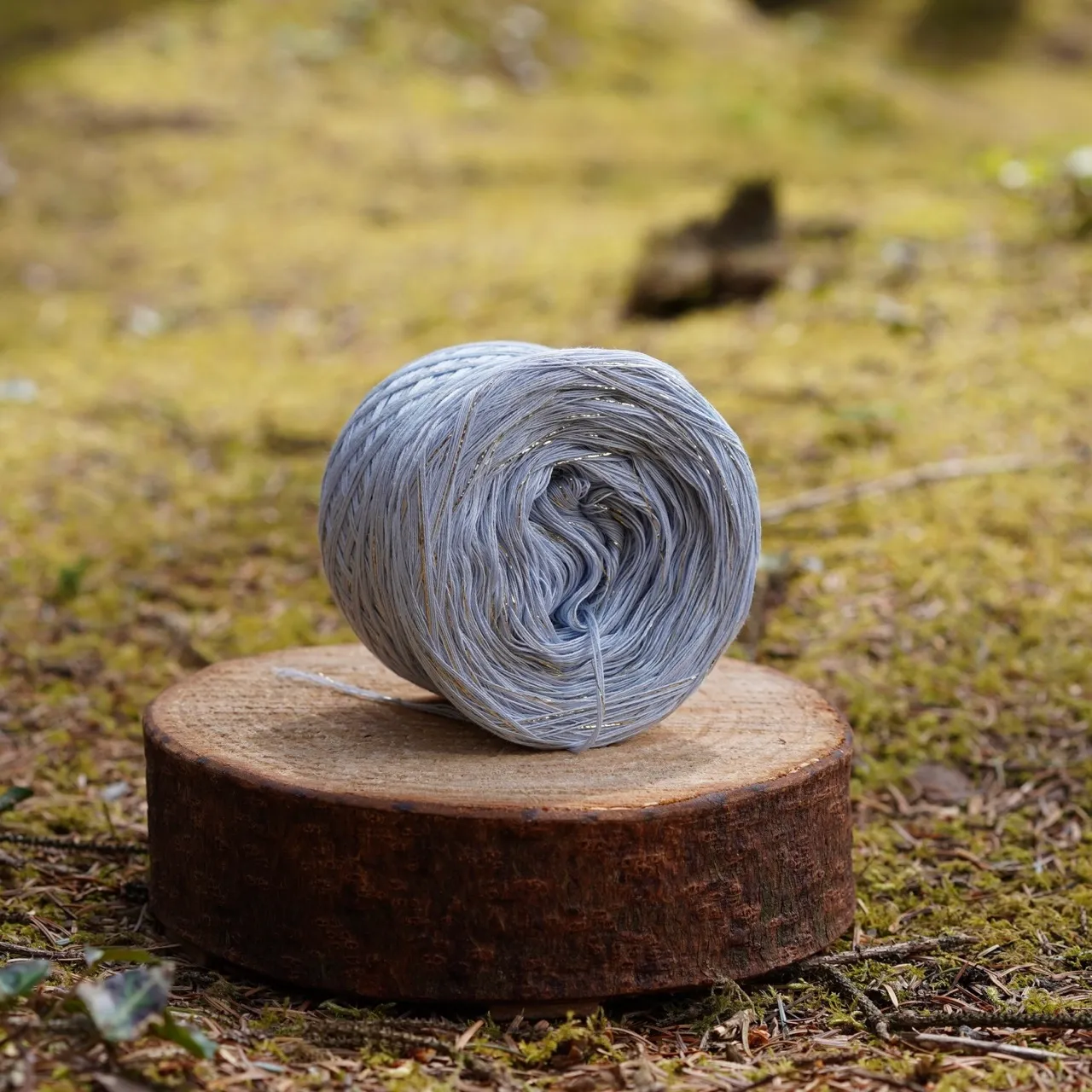 Woolpedia Designer Yarn Medusas Goldenes Haar glitter gradient yarncake (organic cotton)