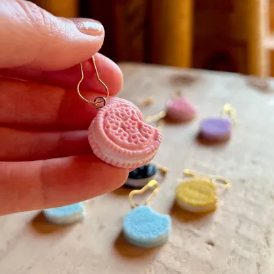 1x Cookie stitch marker / progress keeper