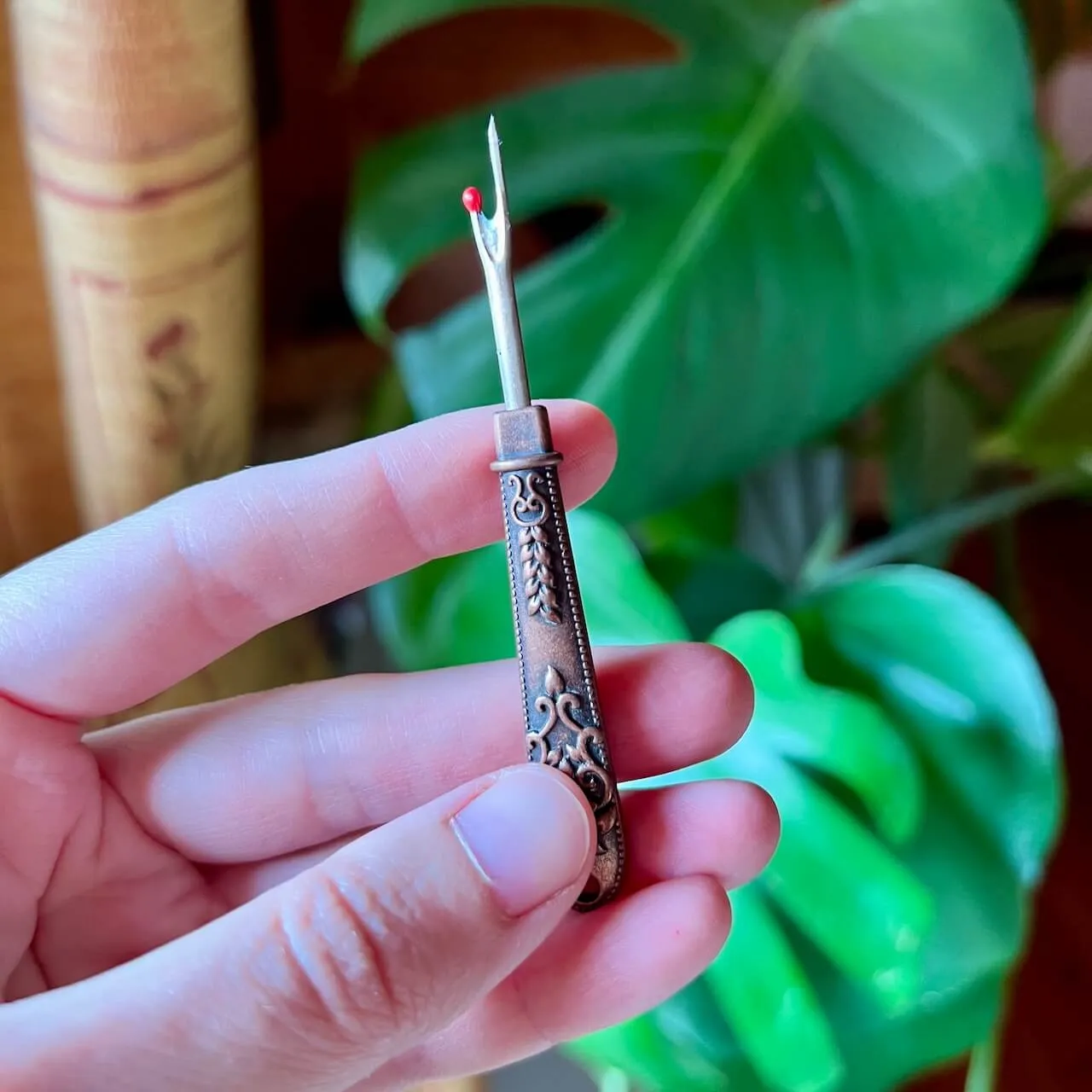 Metal Seam Ripper - Vintage / Retro / Dark Academia Aesthetic