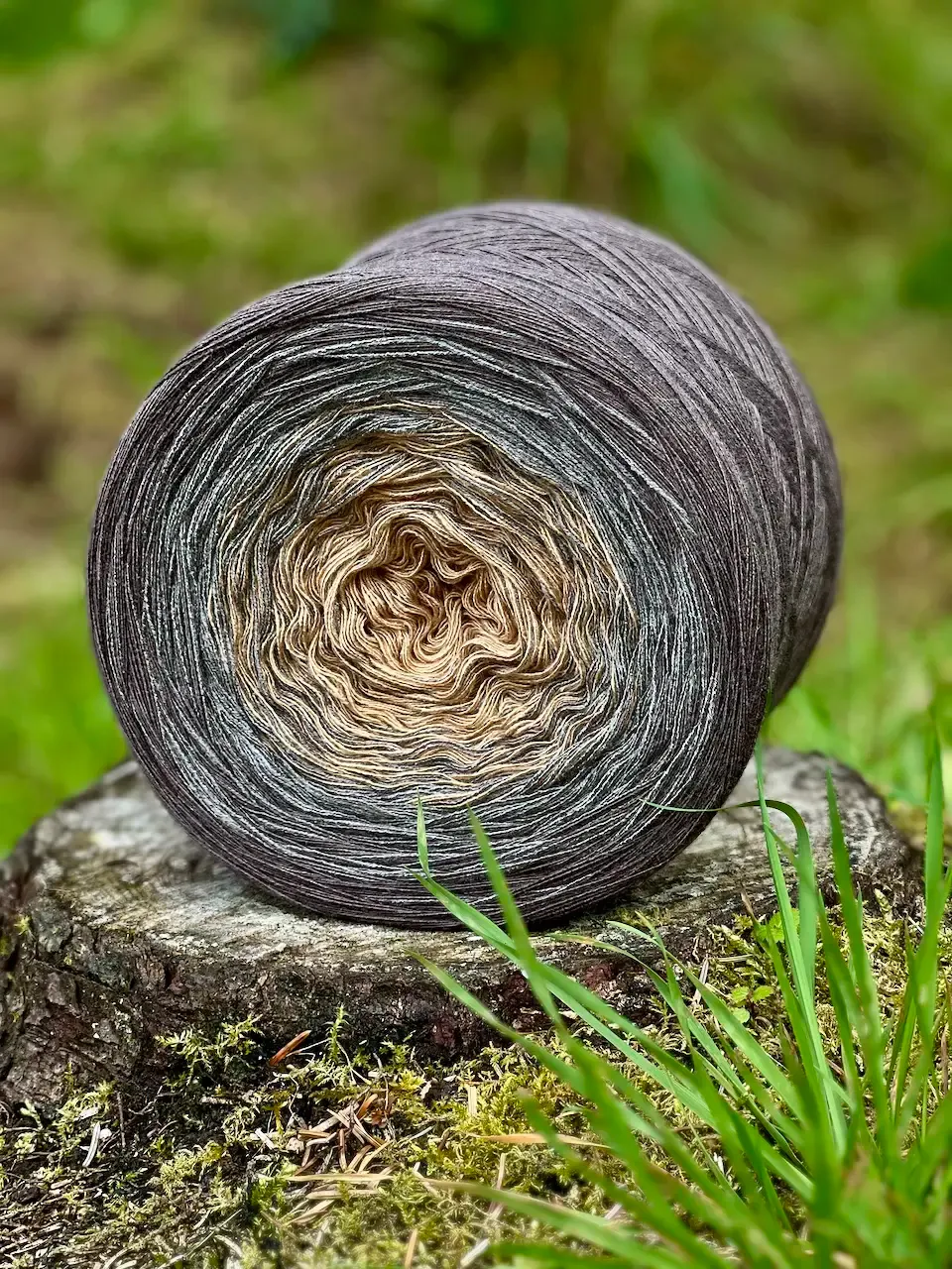 Woolpedia Colors Hörnchen gradient yarncake (modal)