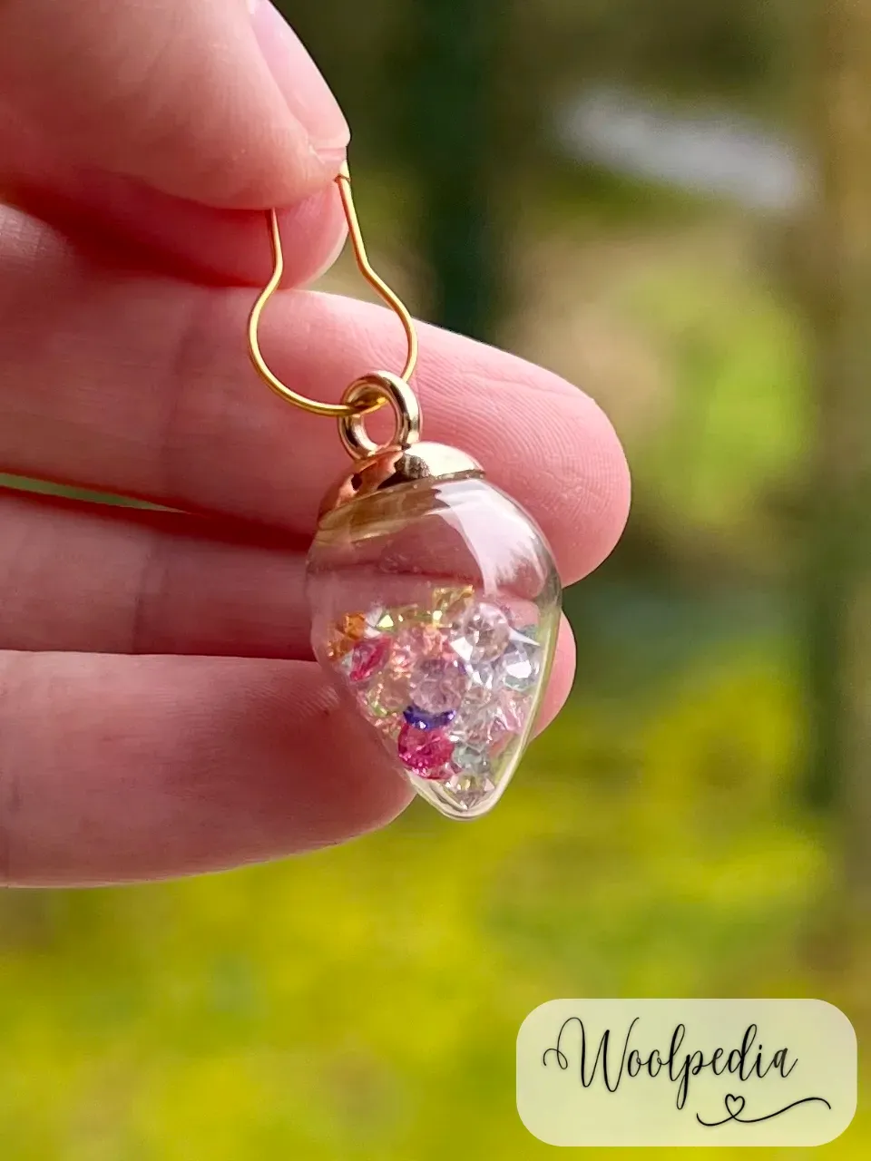 1 drop-shaped glass ball stitch marker / progress keeper