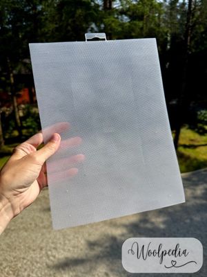 🧵 Plastic Aida Canvas 14 CT – White (21x28 cm) (11x8.26 inch)