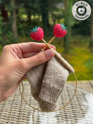 2x Strawberry knitting needle tip protectors 2-4 mm