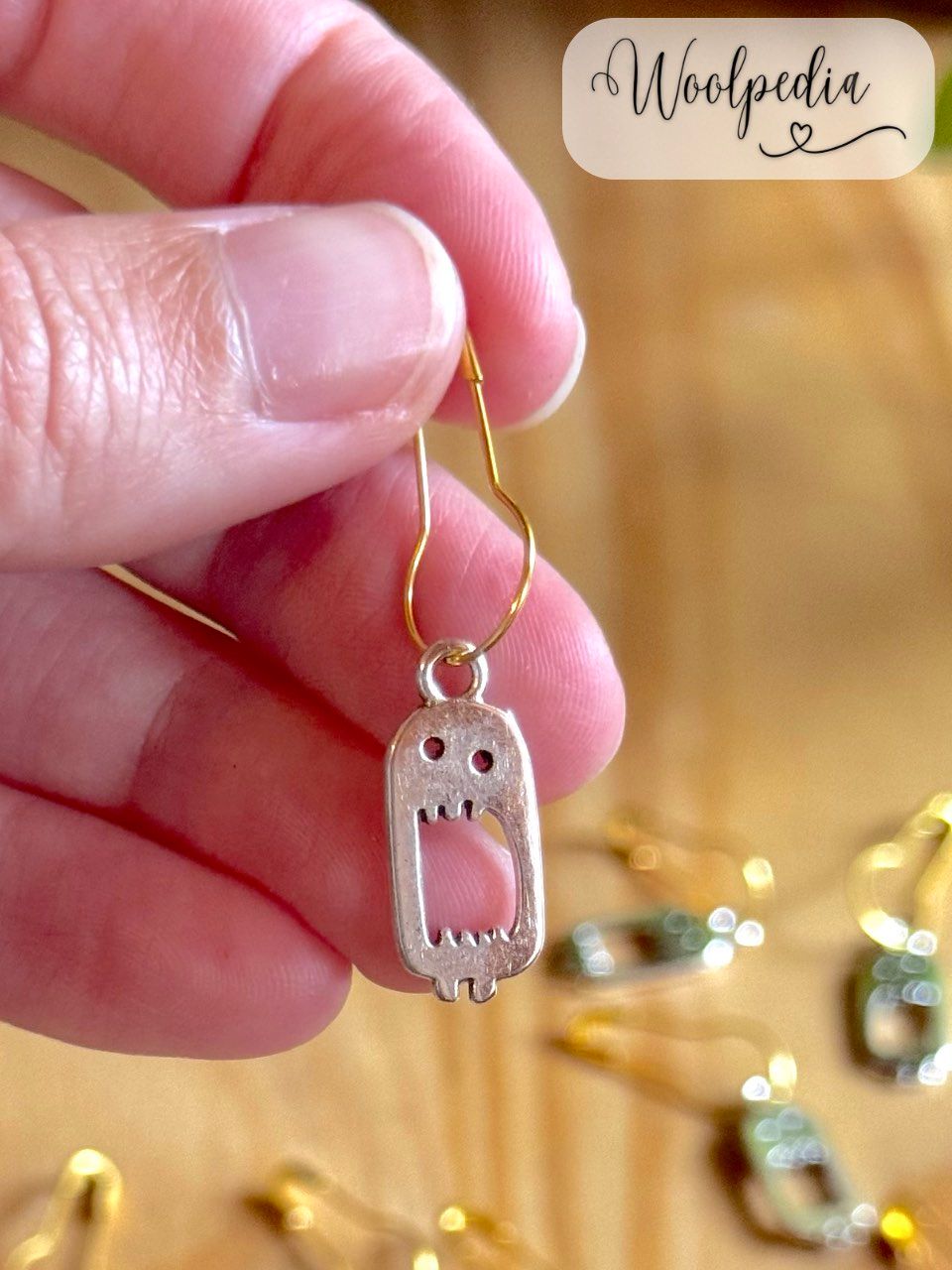 1x ghost stitch marker / progress keeper
