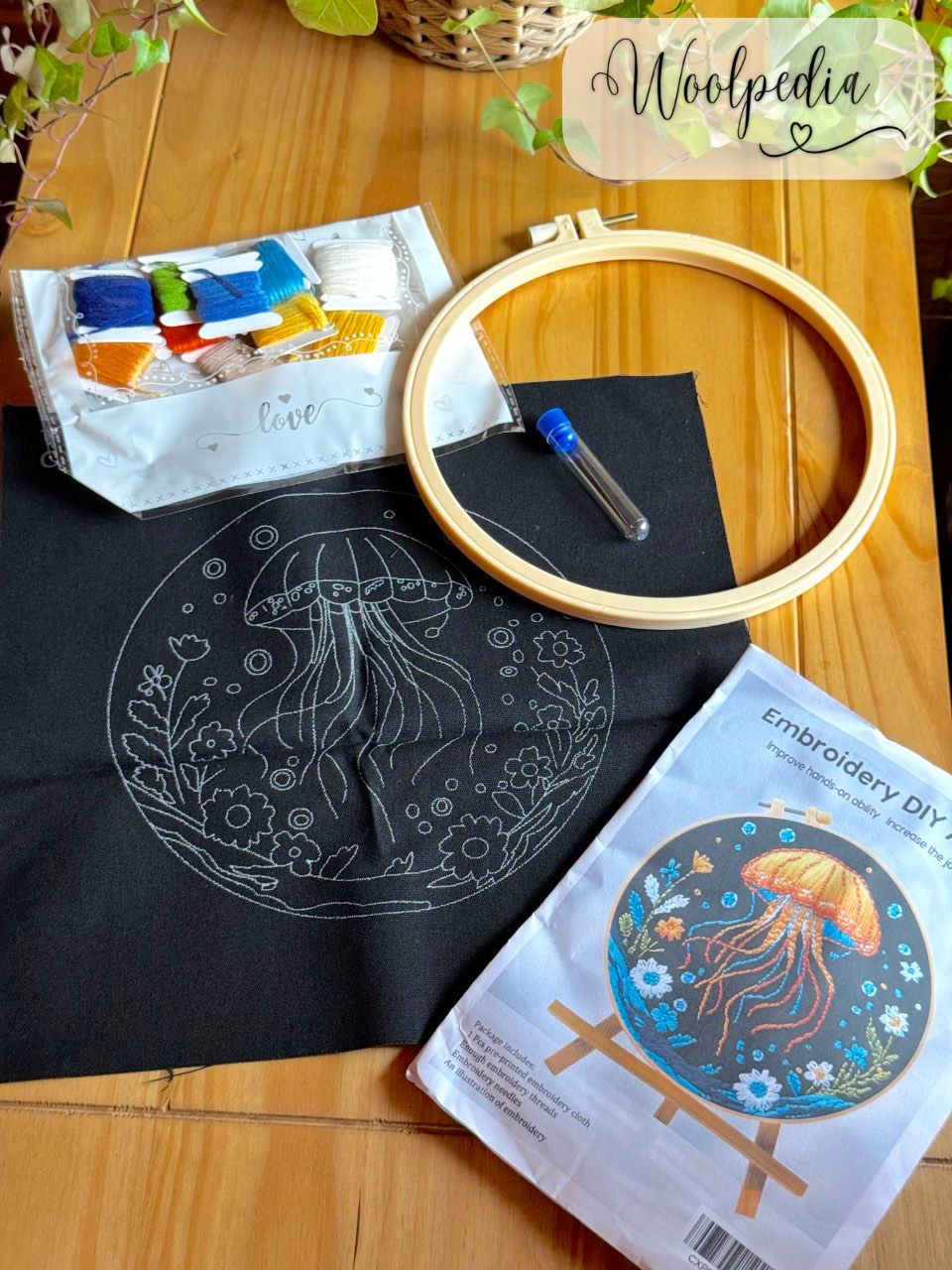 Dance of the Sun Jellyfish – Embroidery Kit / Embroidery Pack (Ø 20 cm)