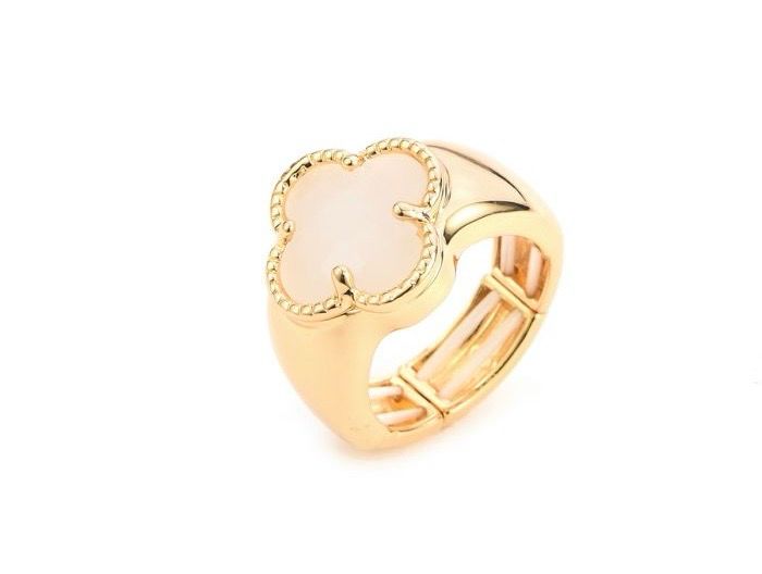Ring Clover