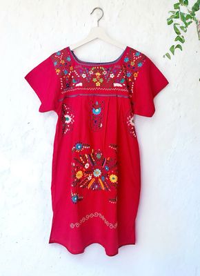 Mexikanisches Sommerkleid mit Blumen , Dame M