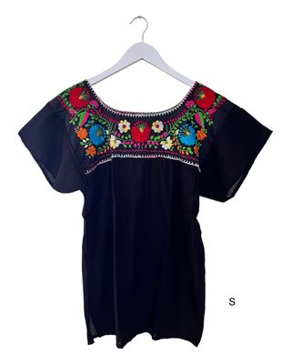 Mexikanische Bluse mit Stickerei, Boho Bluse, kurzearm, Geschenk für Frauen, Sommerbluse, schwarze bluse