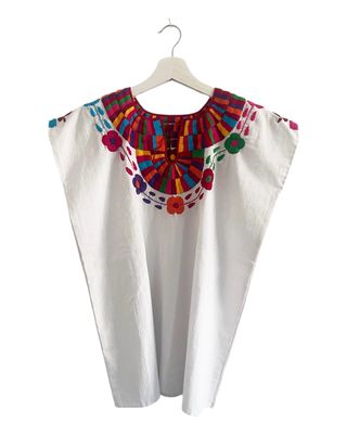 Mexikanische Huipil-Bluse Chiapas mit handgemachter Stickerei, M