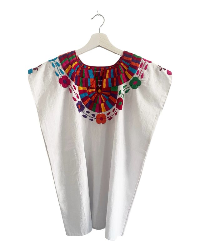 Mexikanische Huipil-Bluse Chiapas mit handgemachter Stickerei, M