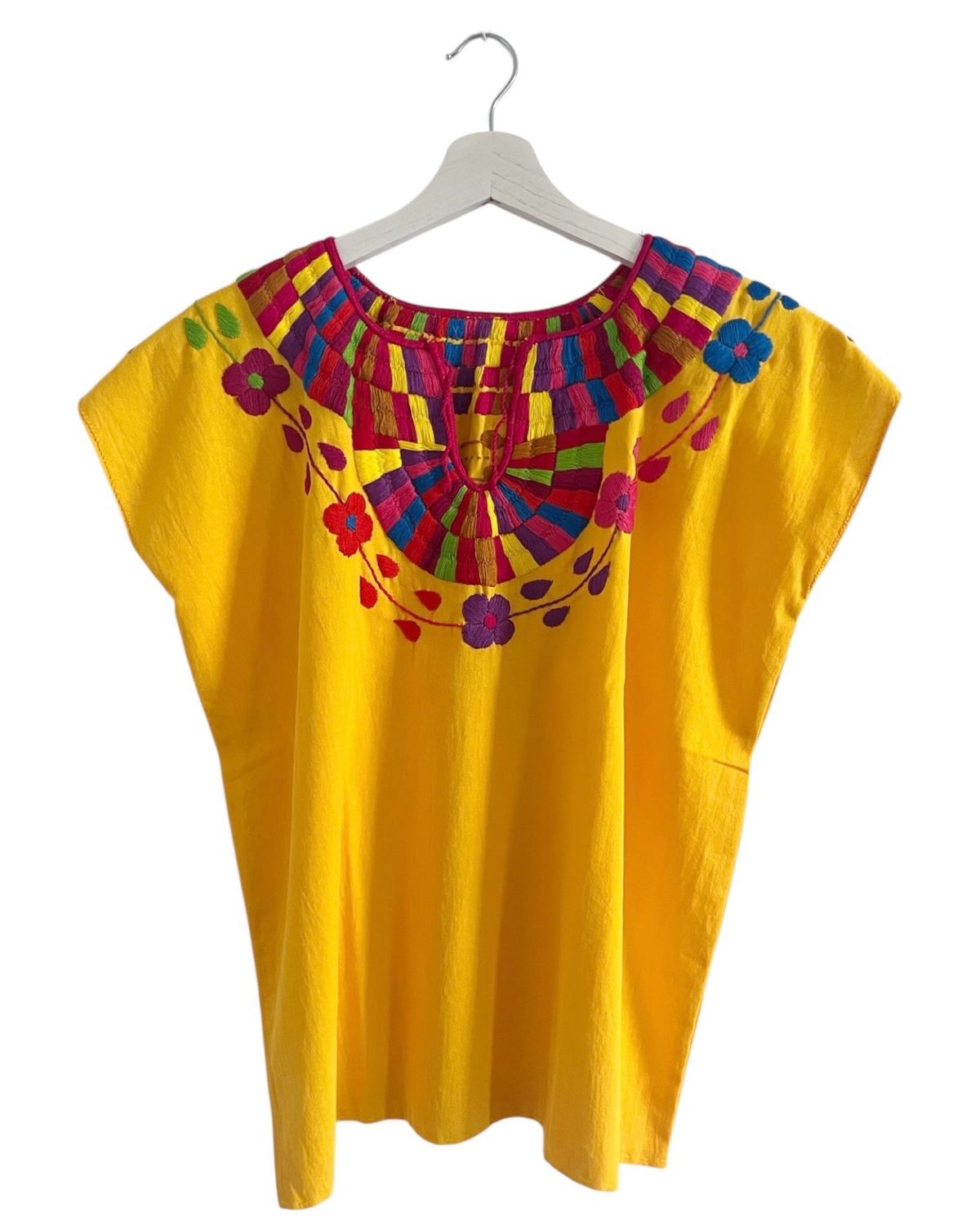 Mexikanische Huipil-Bluse Chiapas mit handgemachter Stickerei
