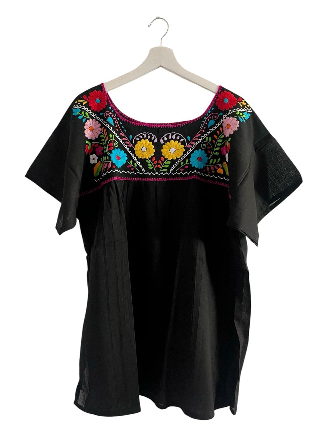 Mexikanische Bluse XL, Boho Sommerbluse, handgemachte Stickerei Exclusive Bluse für Damen mit Stickerei. Passend für jede Gelegenheit im Boho-Style.
Die perfekte Bluse für Frühling und Som