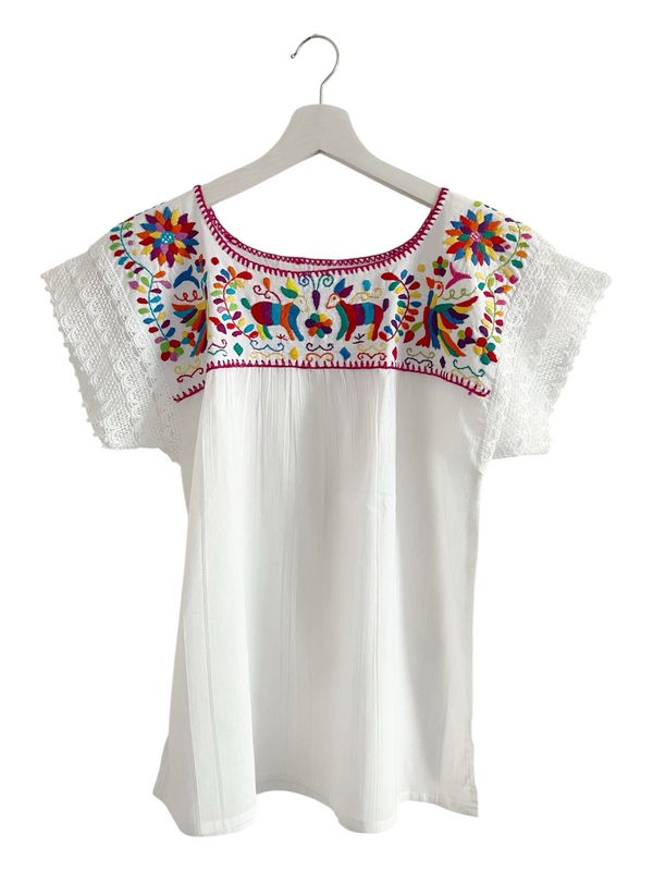 Mexikanische Bluse Puebla, Boho Sommerbluse, S Die handgefertigte Stickerei aus Puebla, Mexiko wird mit Präzision und Liebe zum Detail durchgeführt, 100% baumwolle