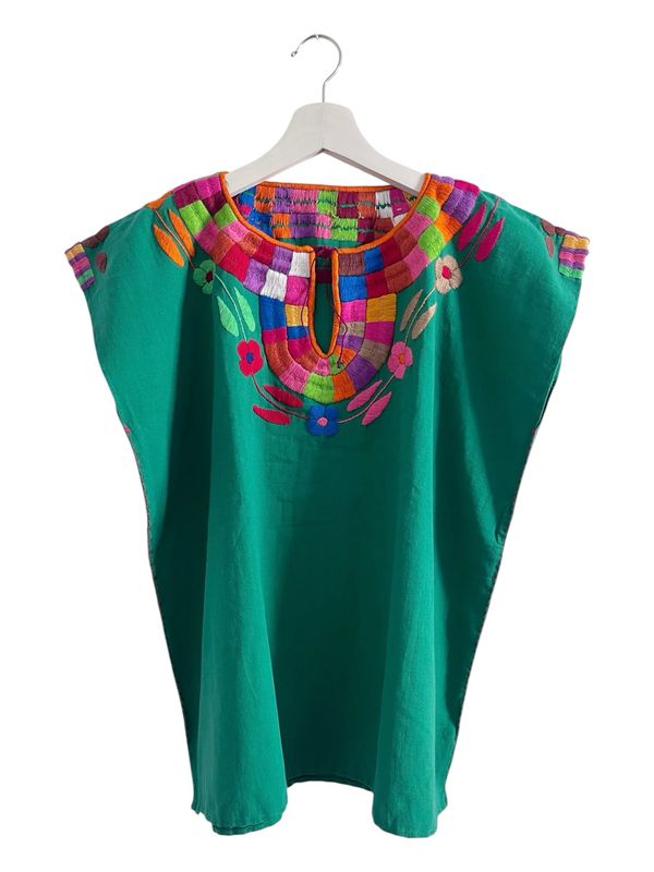 Mexikanische Huipil-Bluse Chiapas mit handgemachter Stickerei, M Mexikanische Huipil-Bluse Chiapas mit handgemachter Stickerei, M, grün