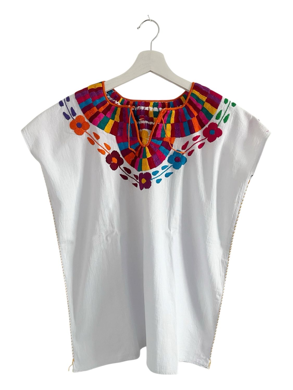 Mexikanische Huipil-Bluse Chiapas mit handgemachter Stickerei, M Mexikanische Huipil-Bluse Chiapas mit handgemachter Stickerei, M
