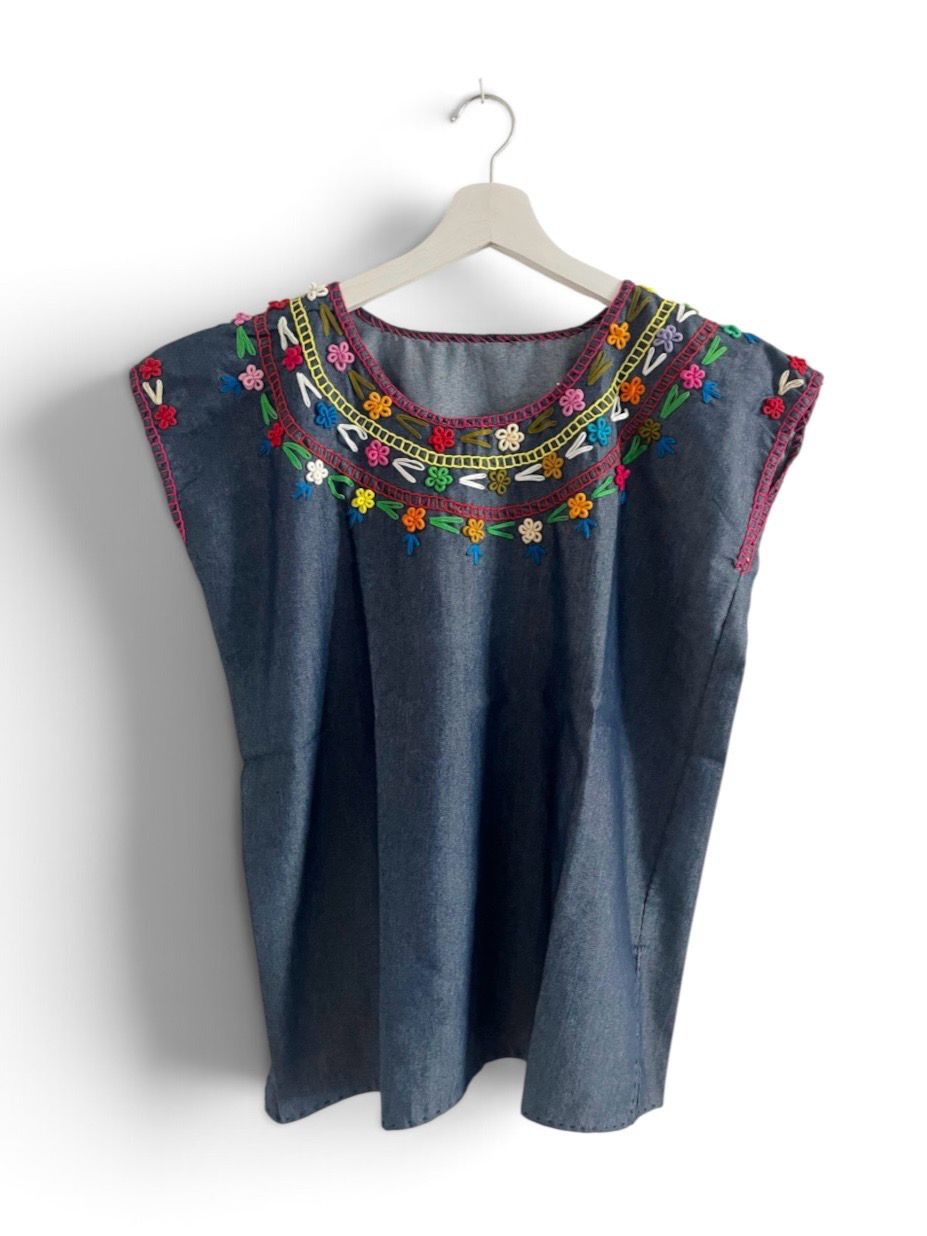 Mexikanische Huipil-Bluse Chiapas mit handgemachter Stickerei, M