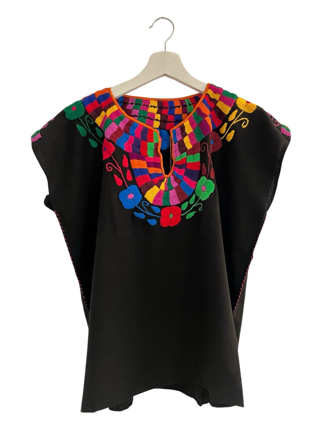 Mexikanische Huipil-Bluse Chiapas mit handgemachter Stickerei, M Mexikanische Huipil Bluse für Dame mit handgemachter Stickerei aus Chiapas. Passend für jede Gelegenheit im Boho-Style.