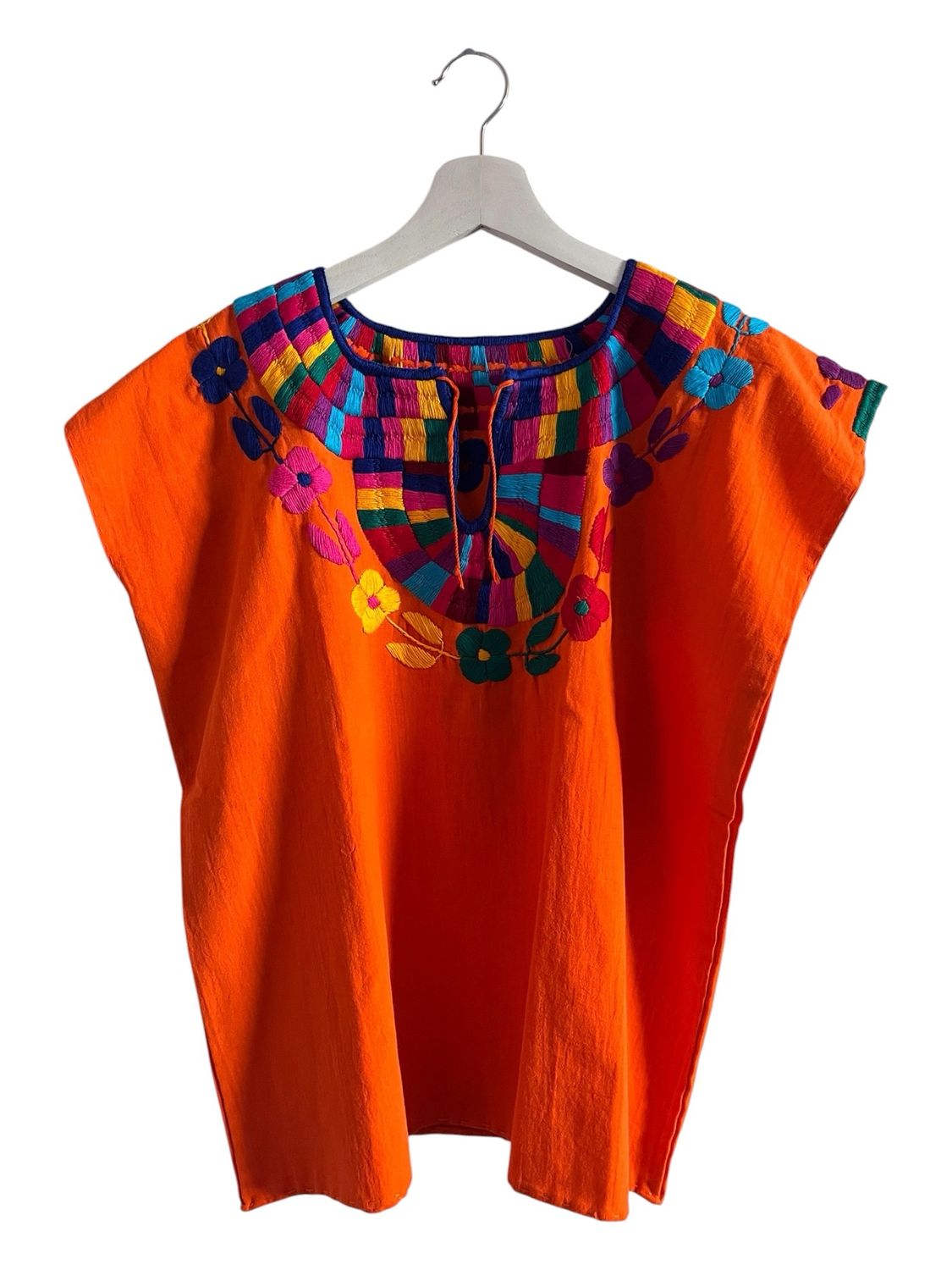 Mexikanische Huipil-Bluse Chiapas mit handgemachter Stickerei, M Mexikanische Huipil-Bluse Chiapas mit handgemachter Stickerei, M
