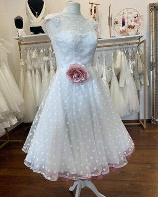 Himmlisches 50s Brautkleid mit Polka Dots