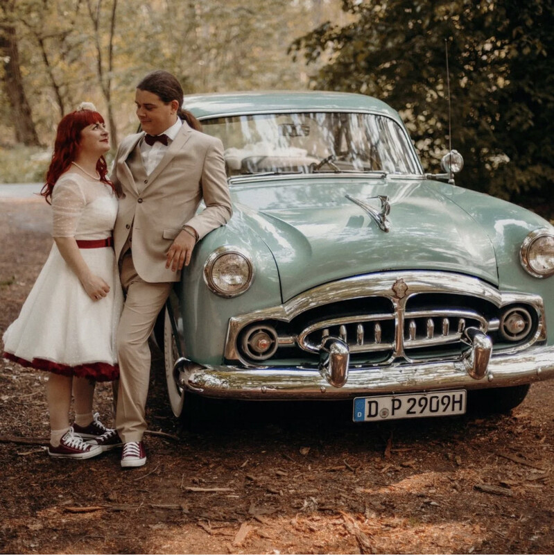 Brautkleid im Rockabilly Style mit Punktetüll und Ärmel Brautkleid im Rockabilly Style mit Punktetüll und Ärmel
