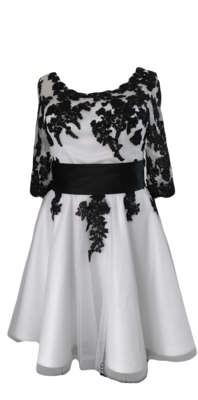 Kurzes Gothicbrautkleid weiß schwarz mit Spitzenapplikation 