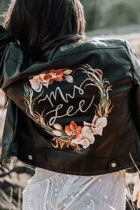 Lederjacke als Brautjacke mit Namen und Blumenkranz individualisierbar Lederjacke als Brautjacke mit Namen und Blumenkranz individualisierbar