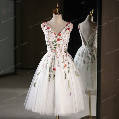 Kurzes Brautkleid mit Wildrosen Spitze Kurzes Brautkleid mit Wildrosen Spitze