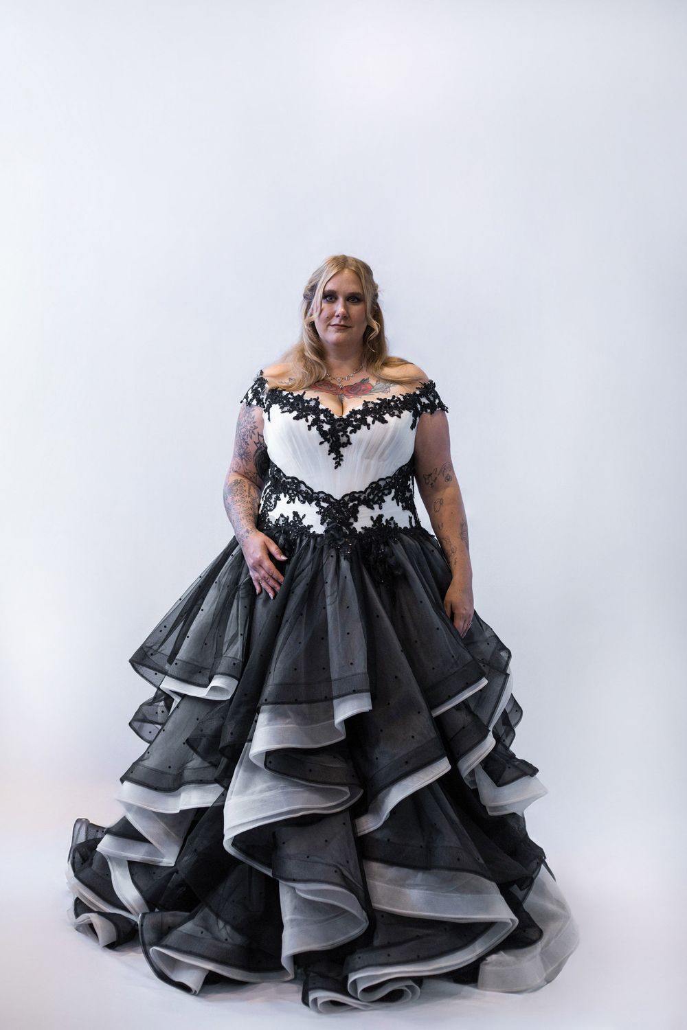 Gothic Brautkleid Schwarz, Weiß mit Corsage und Tüllrock