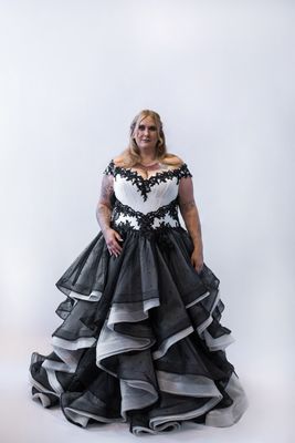 Gothic Brautkleid Schwarz, Weiß mit Corsage und Tüllrock