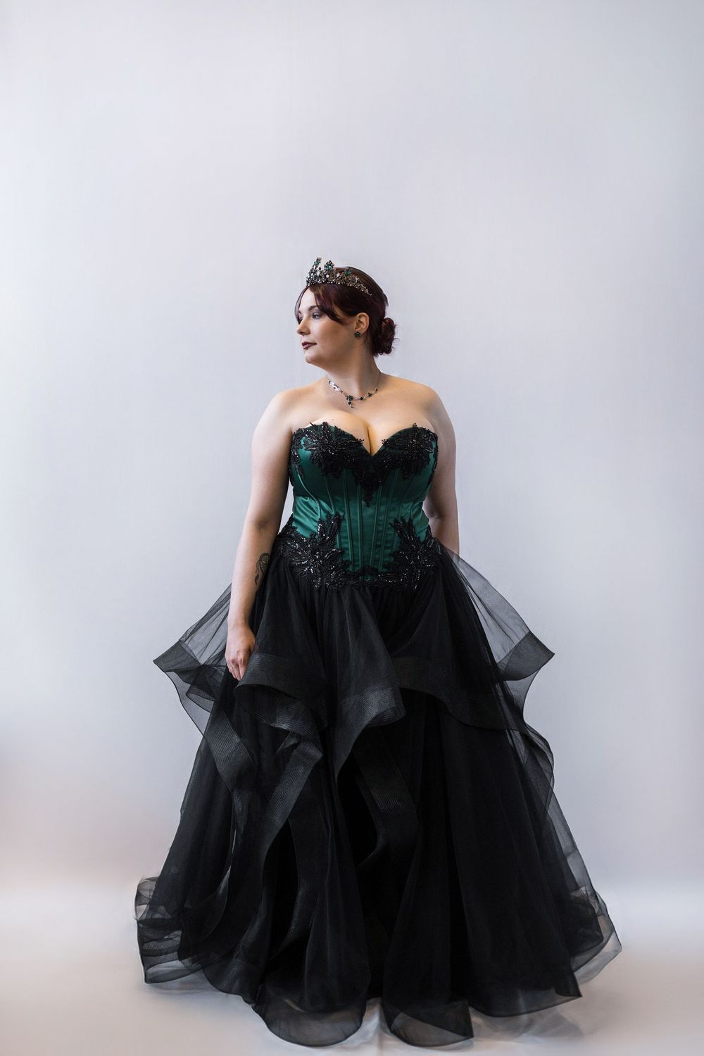 Gothic Brautkleid Smaragdgrün mit schwarzen Tüll