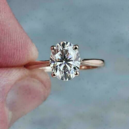 Oval-Cut VVS1 Diamond Solitaire Engagement Ring