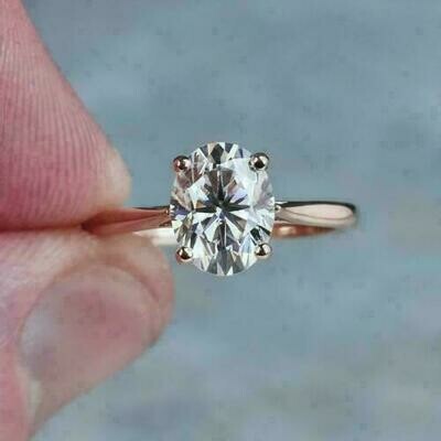 Oval-Cut VVS1 Diamond Solitaire Engagement Ring