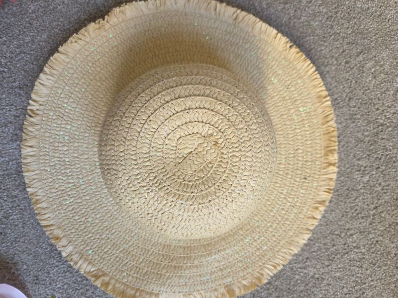 Young Girls (age 2-7) Cream Fringed Sunhat with Pearlescent Thread in the Weave