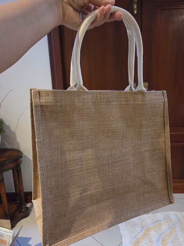 Tan Hessian/Jute Carrier Bag (NEW STYLE) Tan Hessian/Jute Carrier Bag (NEW STYLE)