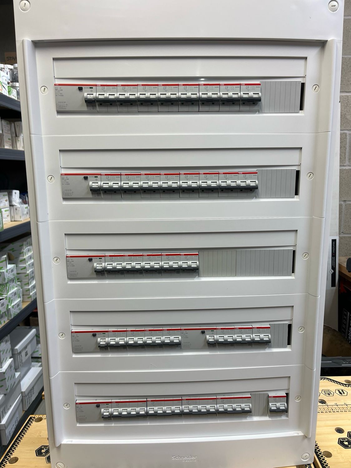 Voorbedrade kast 5 rijenkast volgens offerte