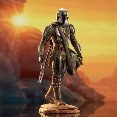 Pre-order: Gentle Giant - Star Wars The Mandalorian W/Child Premier Collection Statue (149,99]