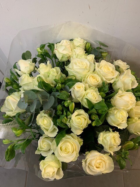 Boeket witte rozen