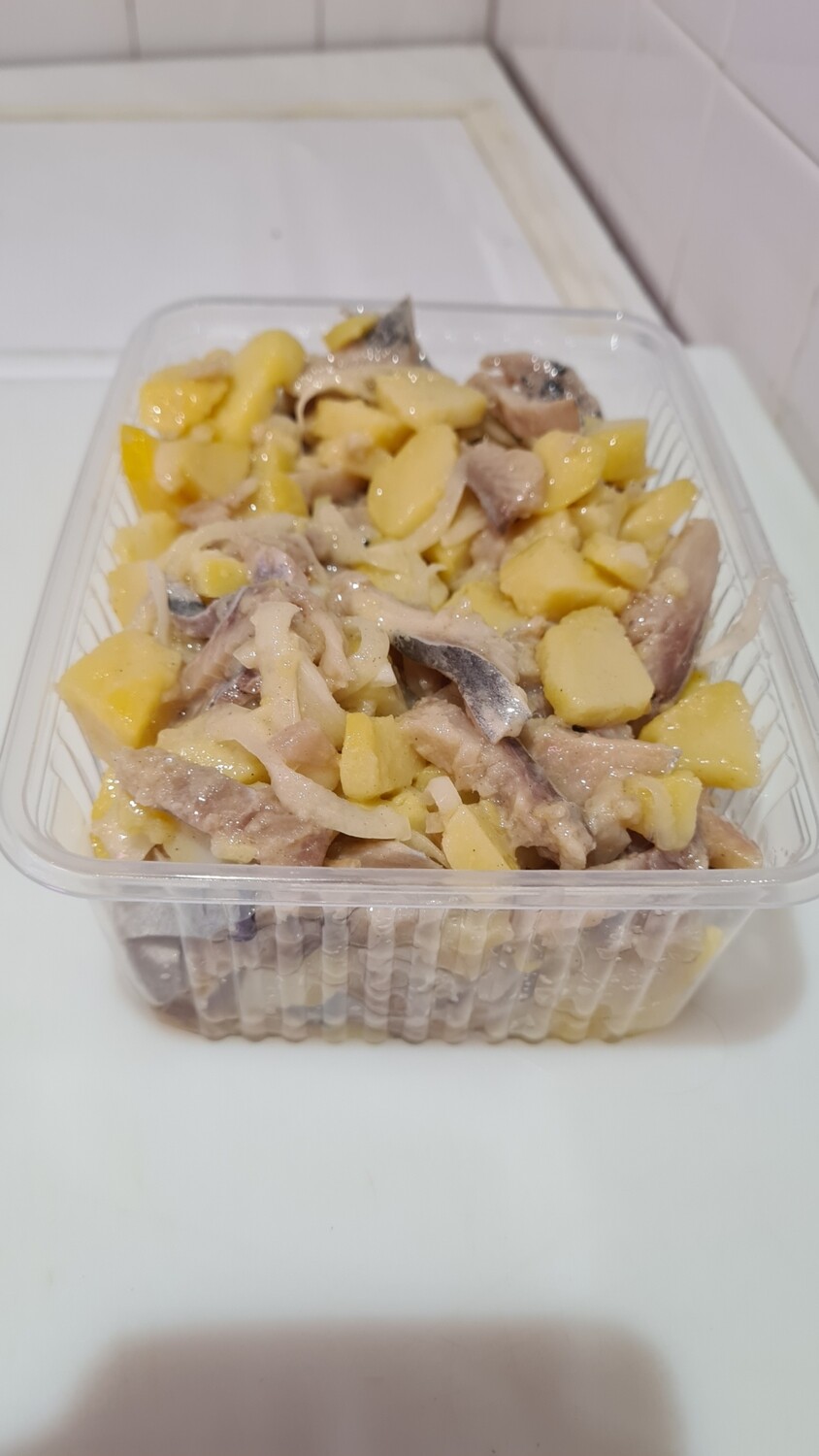 Salade de pomme de terre au hareng ( la barquette environ 900gr)