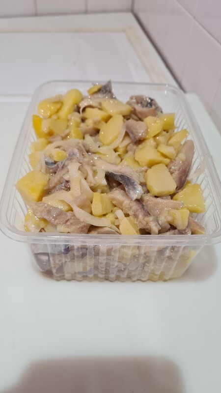 Salade de pomme de terre au hareng ( la barquette environ 900gr)